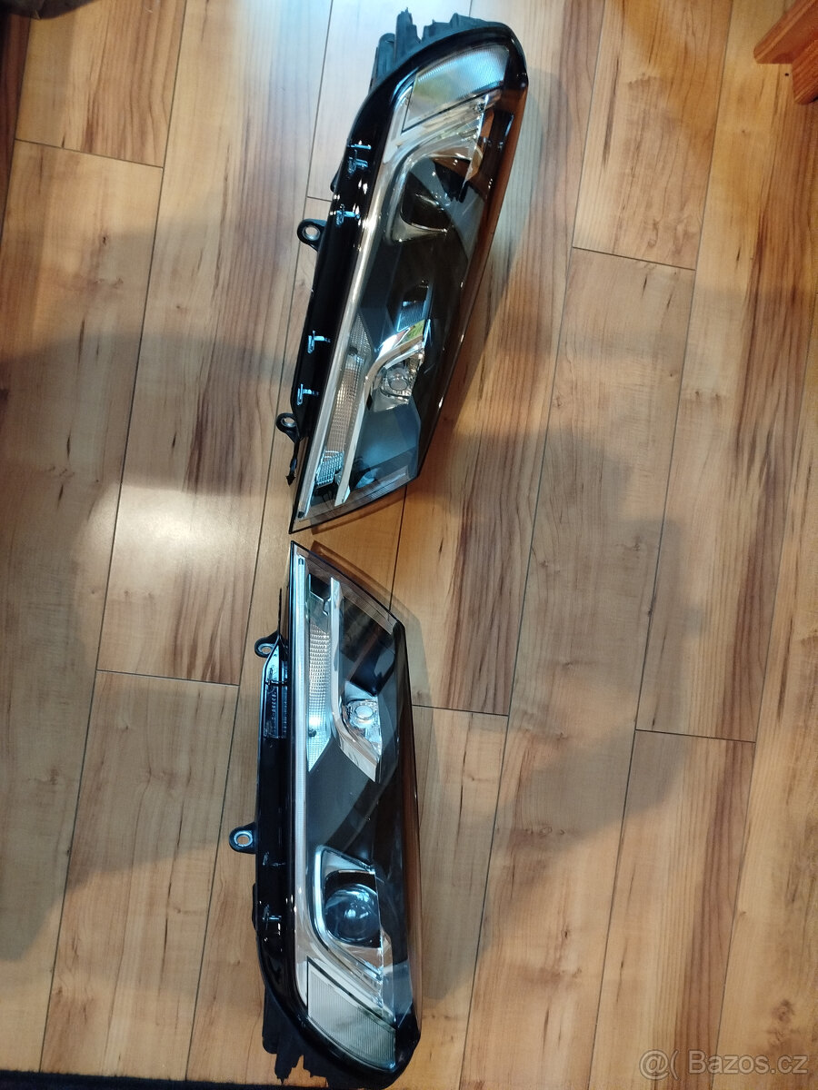 VW TOUAREG L+P bi-xenonové světlomety