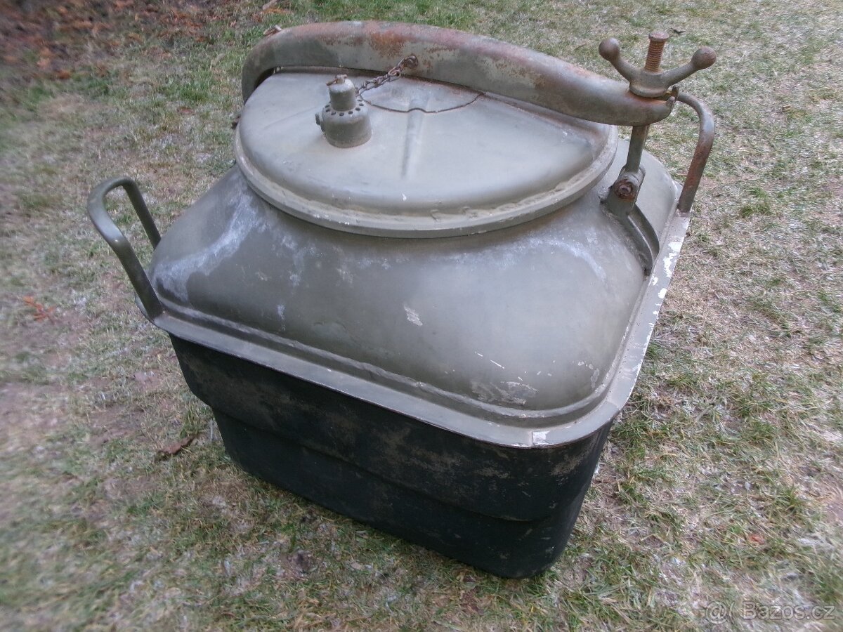 prodám příslušenství k vojenské kuchyni-kotel, velké modře s