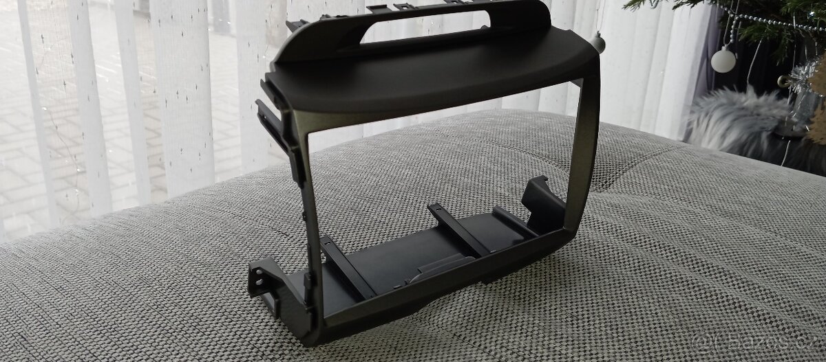 Rámeček na 9" rádio Kia Sportage