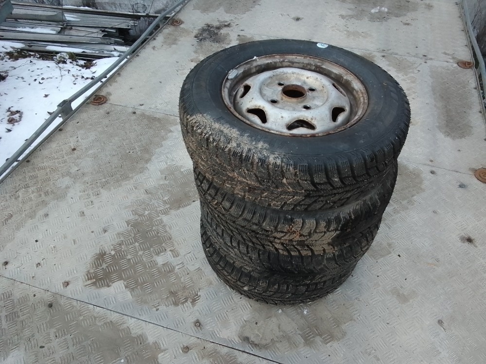 Sadu zimních kol 165/70r13 s disky