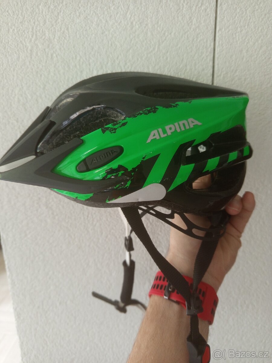 Dětská přilba na kolo.