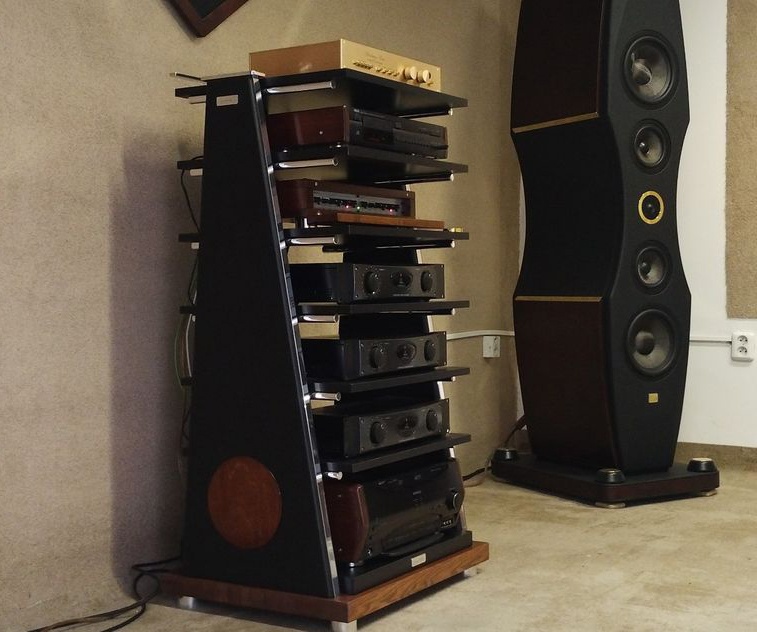 Luxusní audio rack