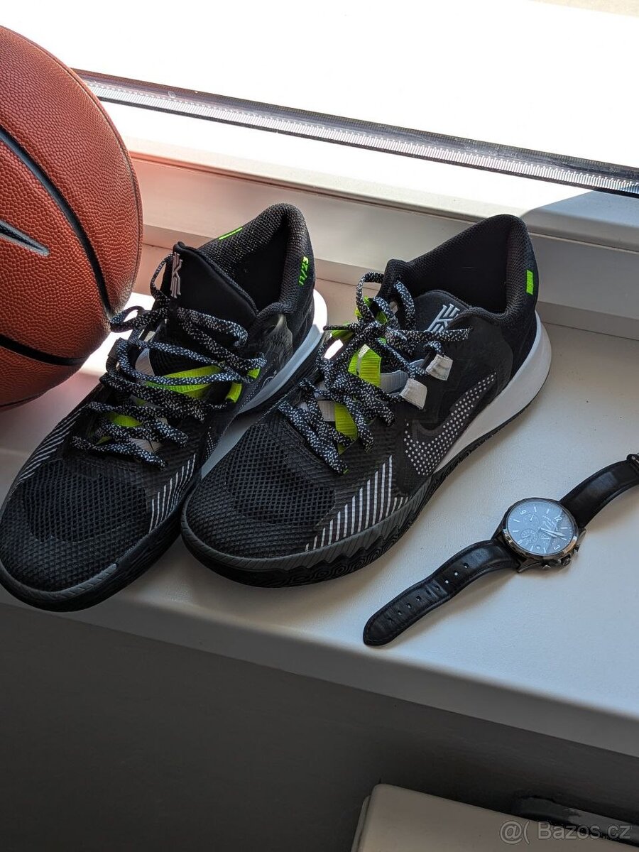 Nike Kyrie Flytrap 5 - Basketbalové boty vel. 42
