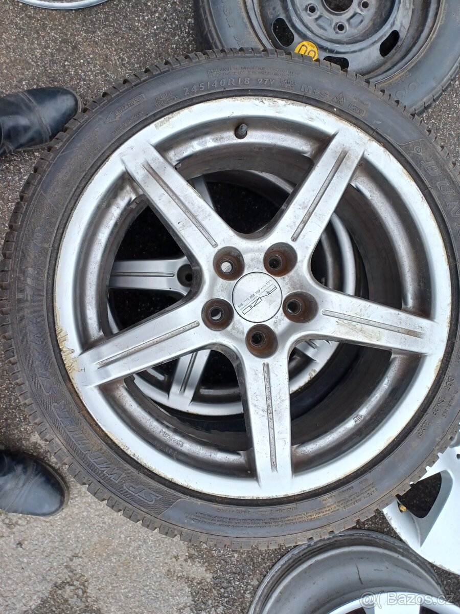 245/40 R18