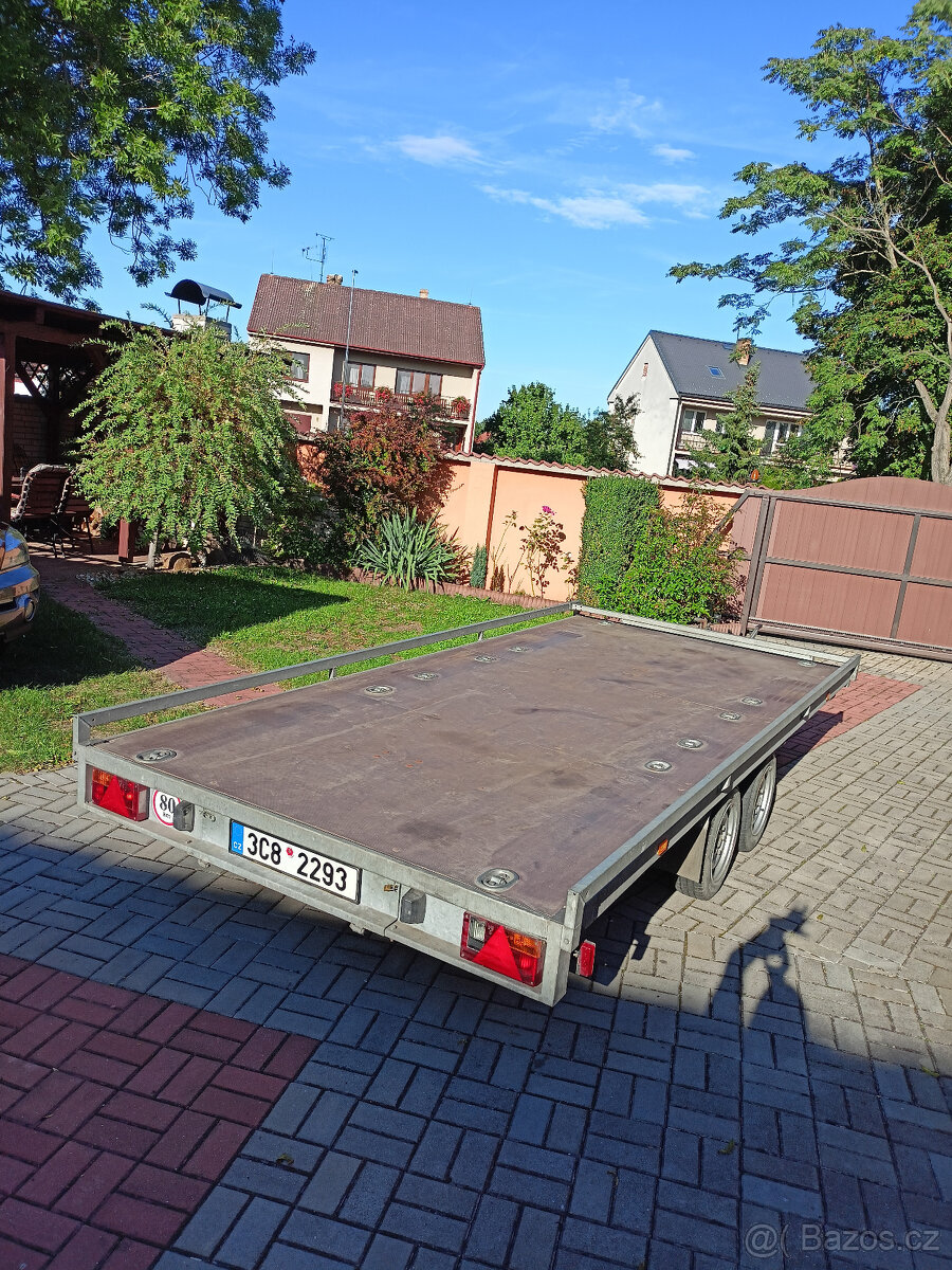Přepravník osobních automobilů