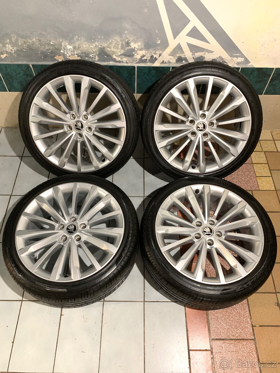 Alu kola Škoda R19 5X112 LETNÍ PNEU 235/40 R19 TRINITY
