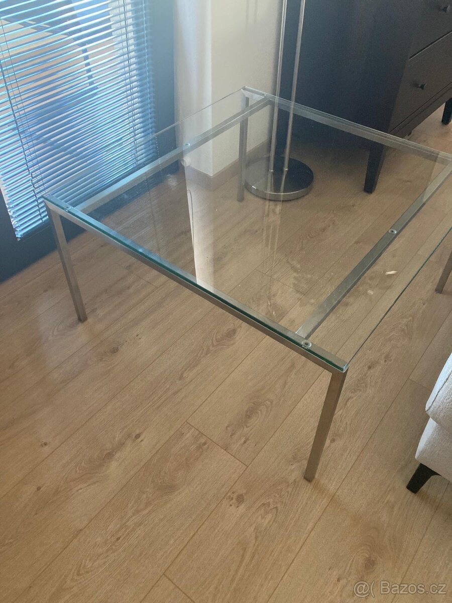 Konferenční stůl