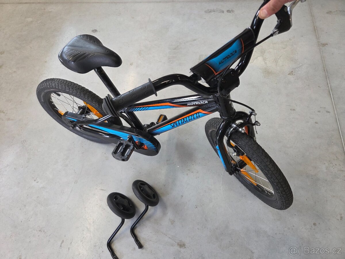 Dětské kolo SPECIALIZED HOTROCK 16" černo - modré + kolečka