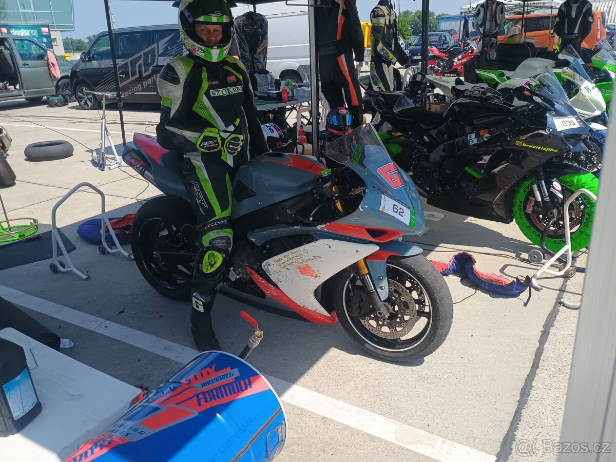 Yamaha yzf R1 RN19 okruhovka