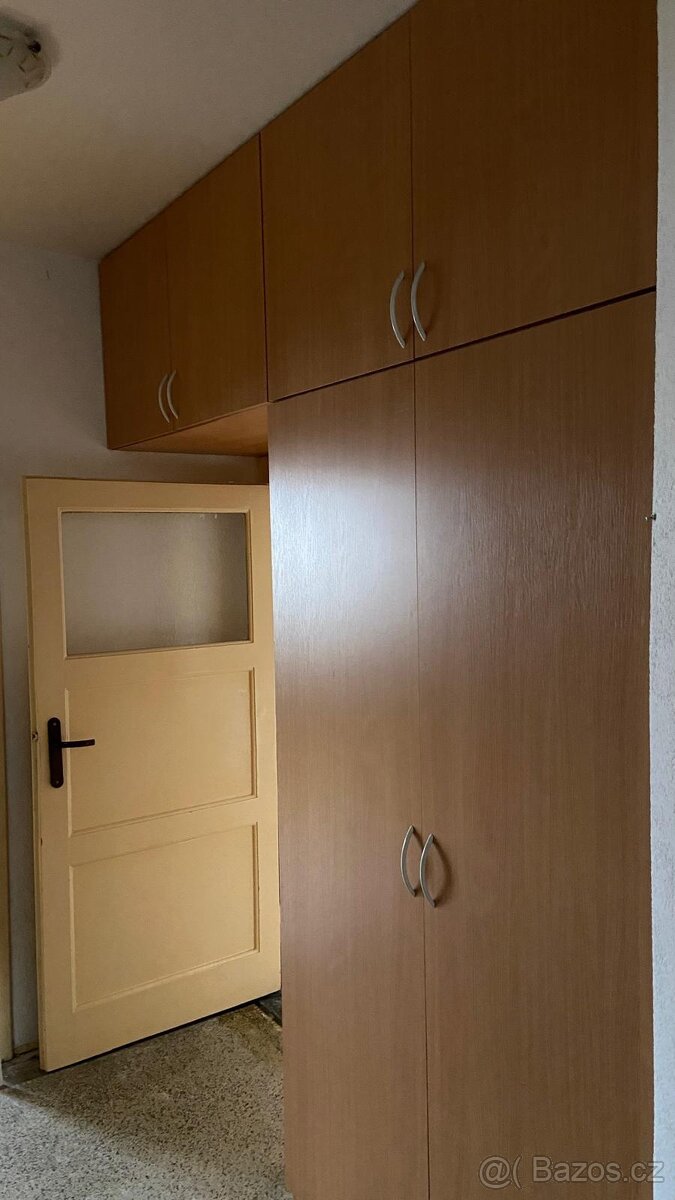Vestavná skříň