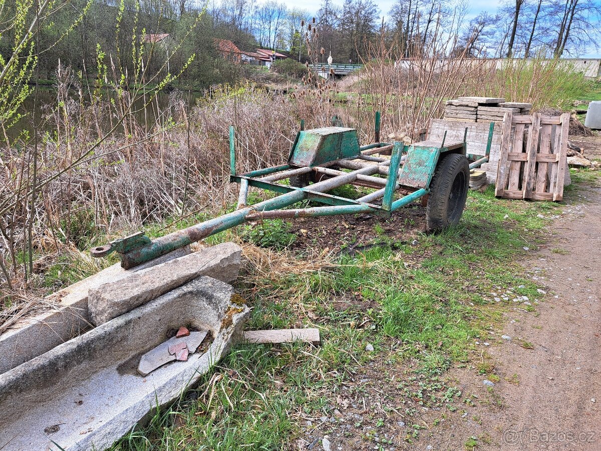 Přívěs, kára za traktor, s pevnou nápravou