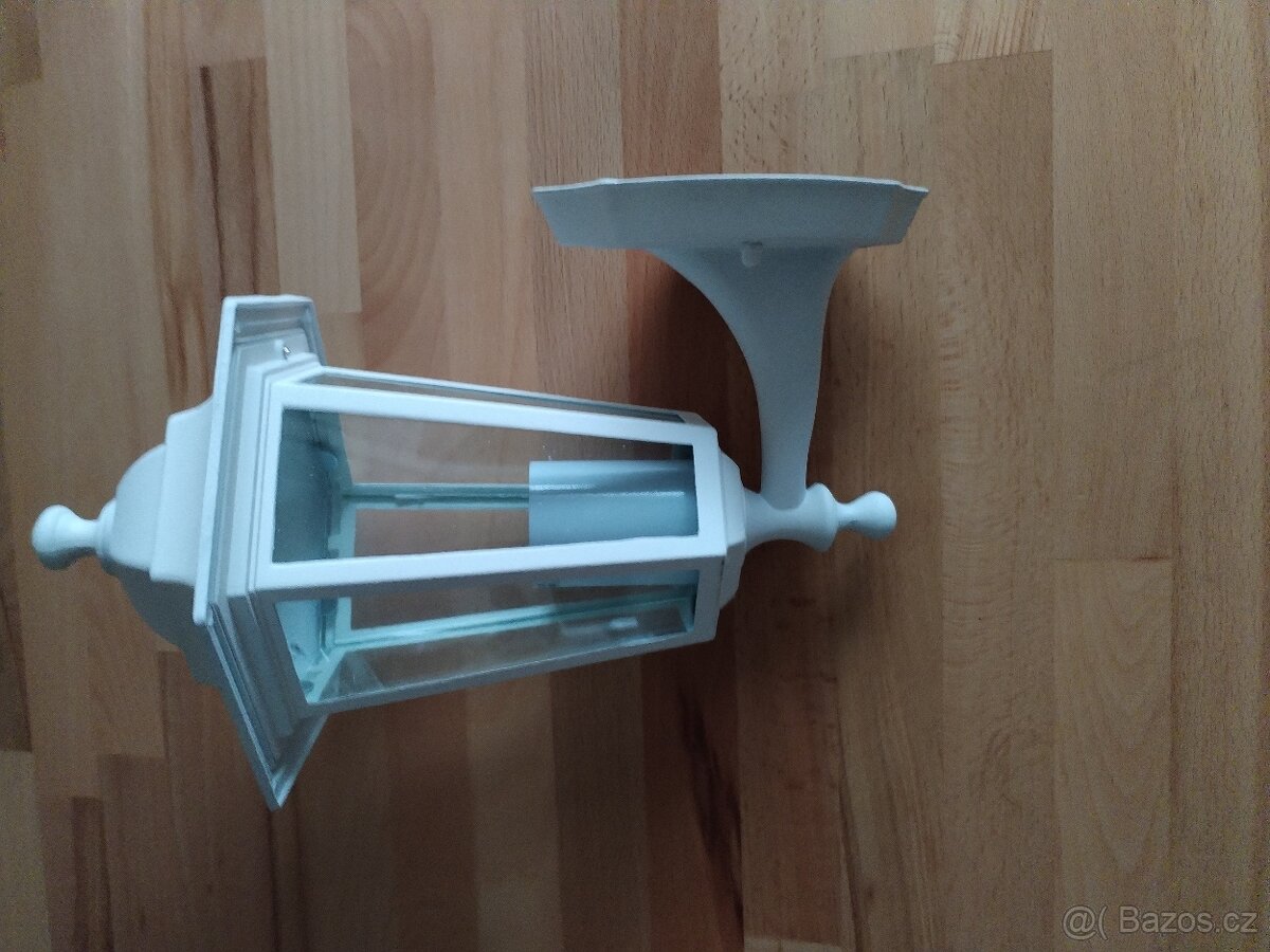 Nástěnná lampa