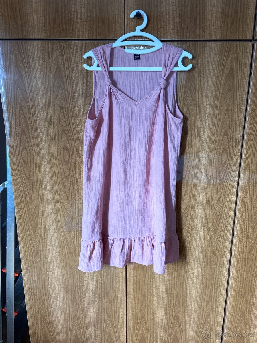 Různé letní saty a tuniky