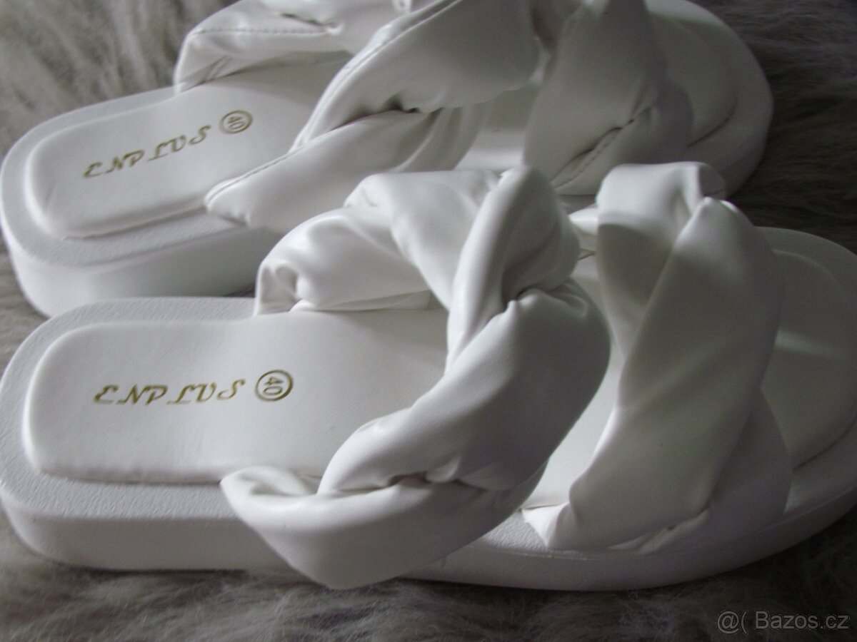 Bílé nazouváky,pantofle vel.40