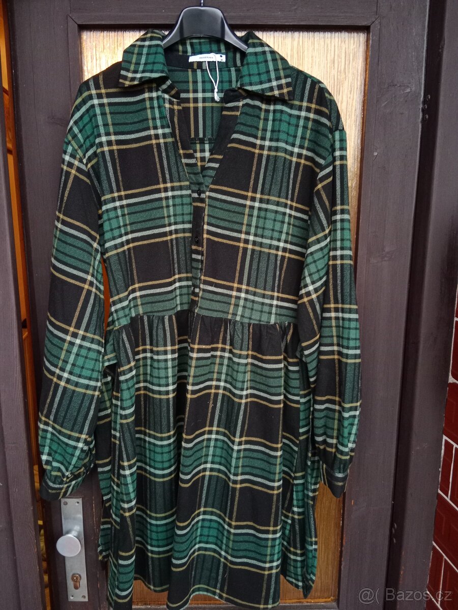 Dámské kárované šaty