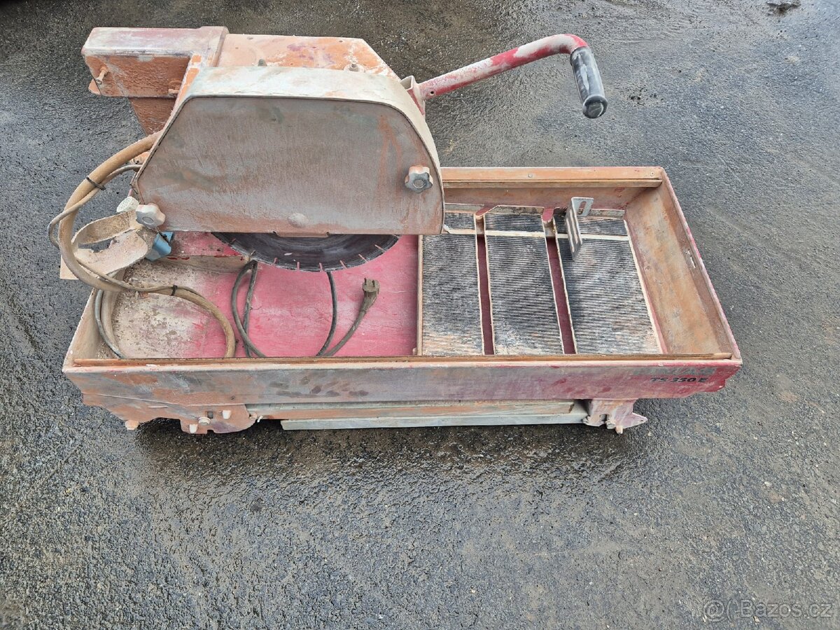 Stolová řezačka na zámkovou dlažbu / beton / cihly