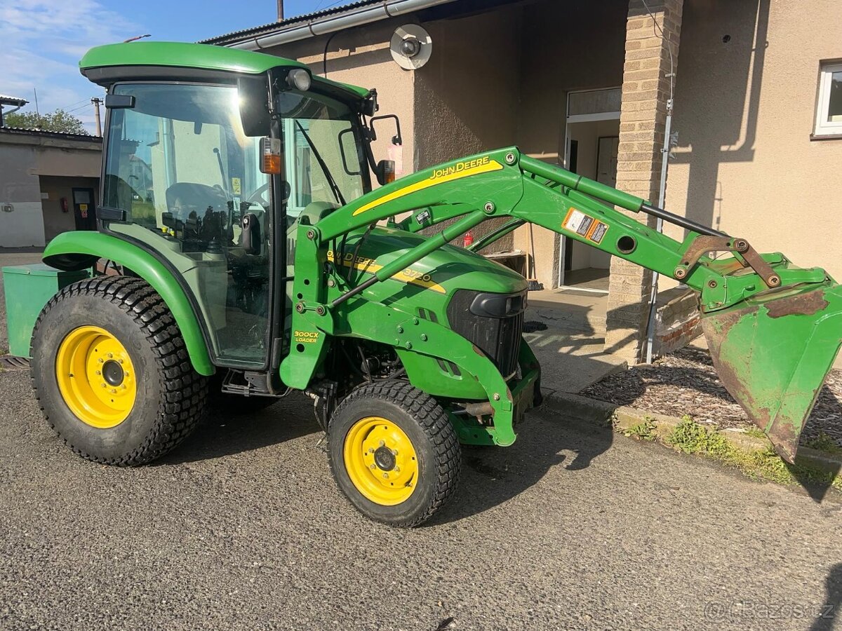 Traktor John Deere 3720 + nakladač
