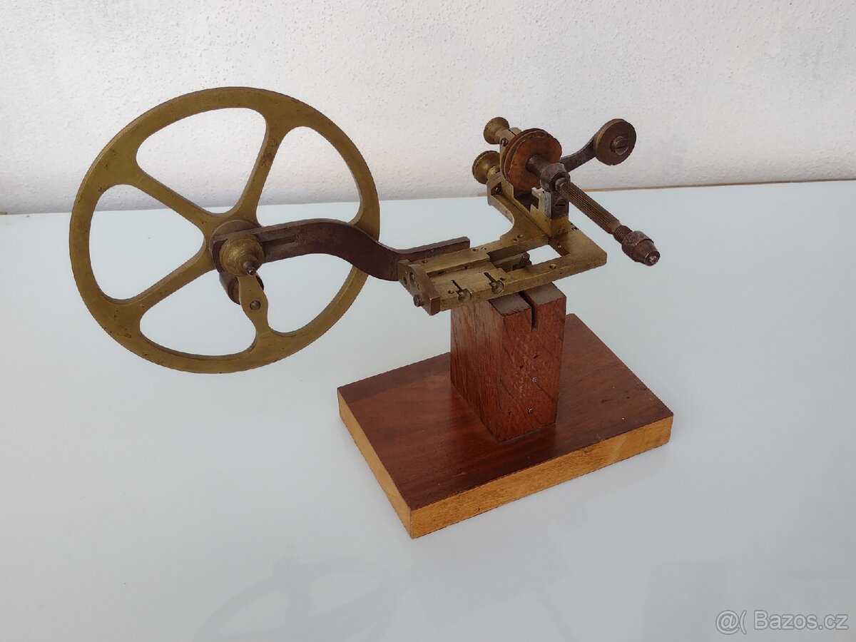 Stará hodinářská frézka