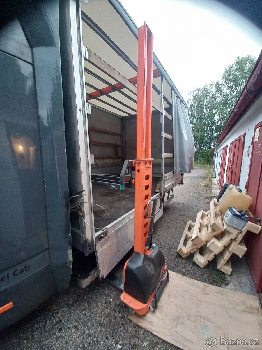 Vysokozdvižný samonakládací vozík s el. zdvihem