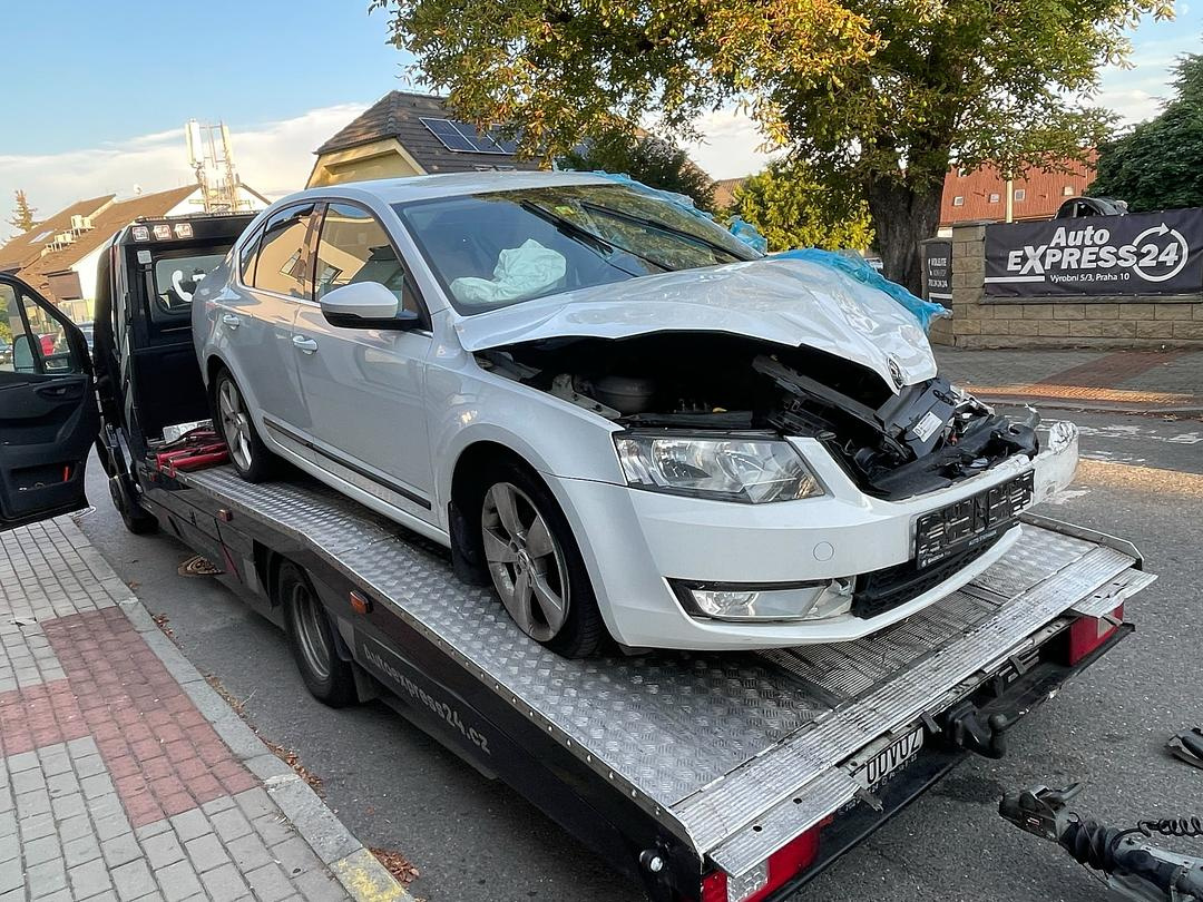 Vůz na náhradní díly Škoda Octavia 3 sedan 2016 CRM PGS LS9R