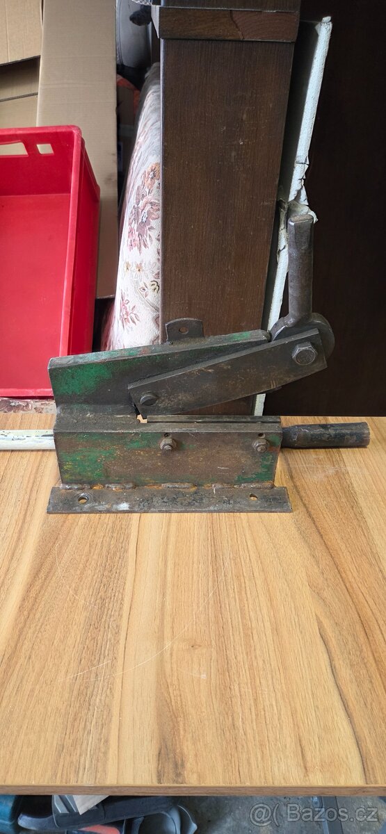 Pákové štípačky na plech