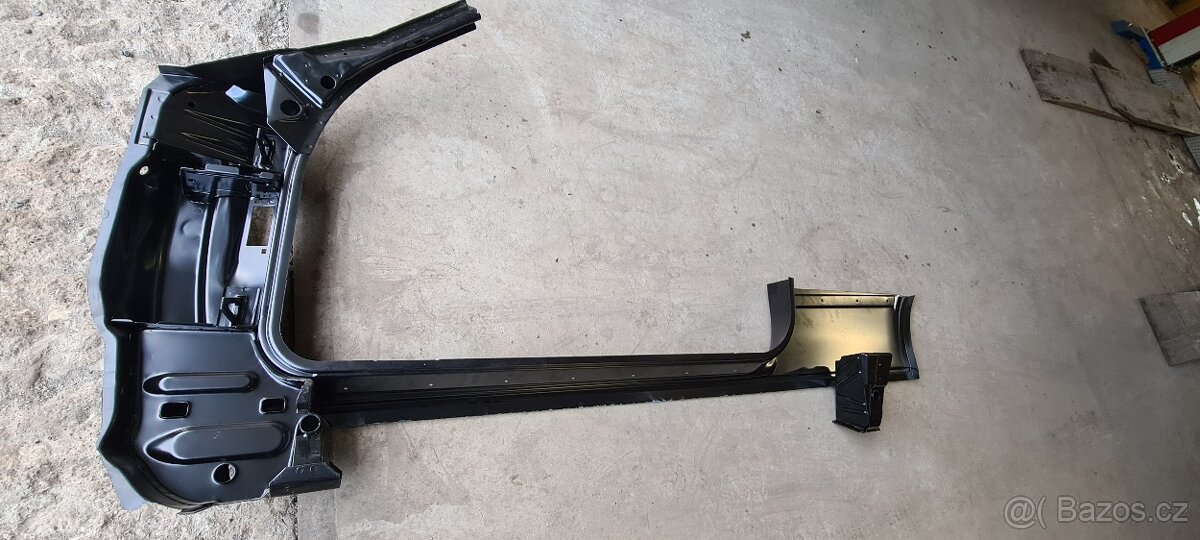 BMW E36 Compact originální pravý práh
