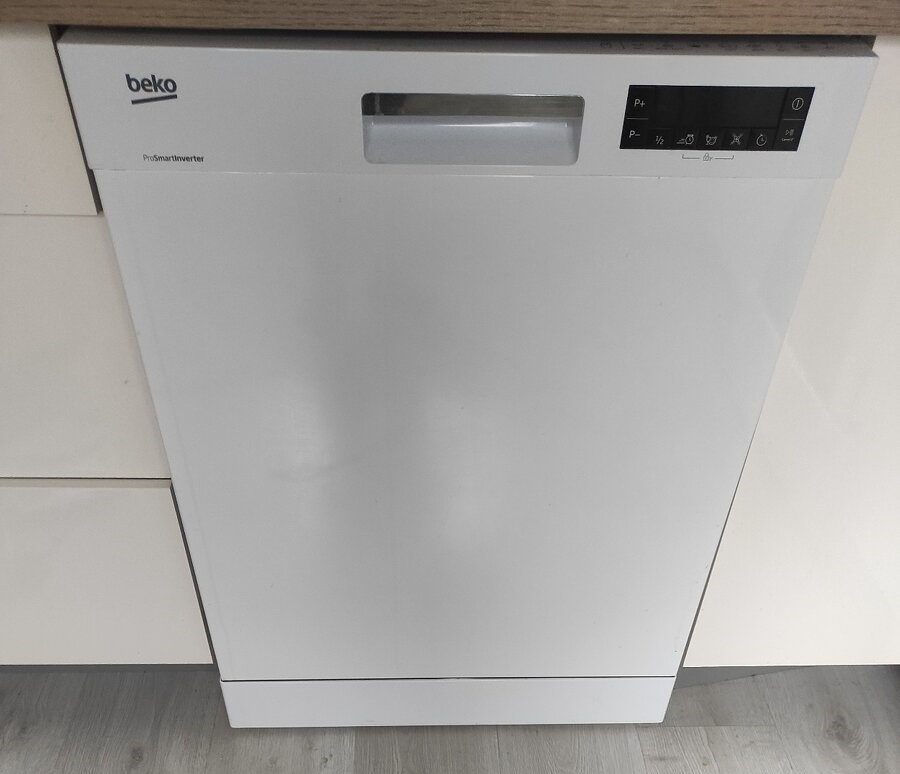 Myčka Beko 3 koše digitální