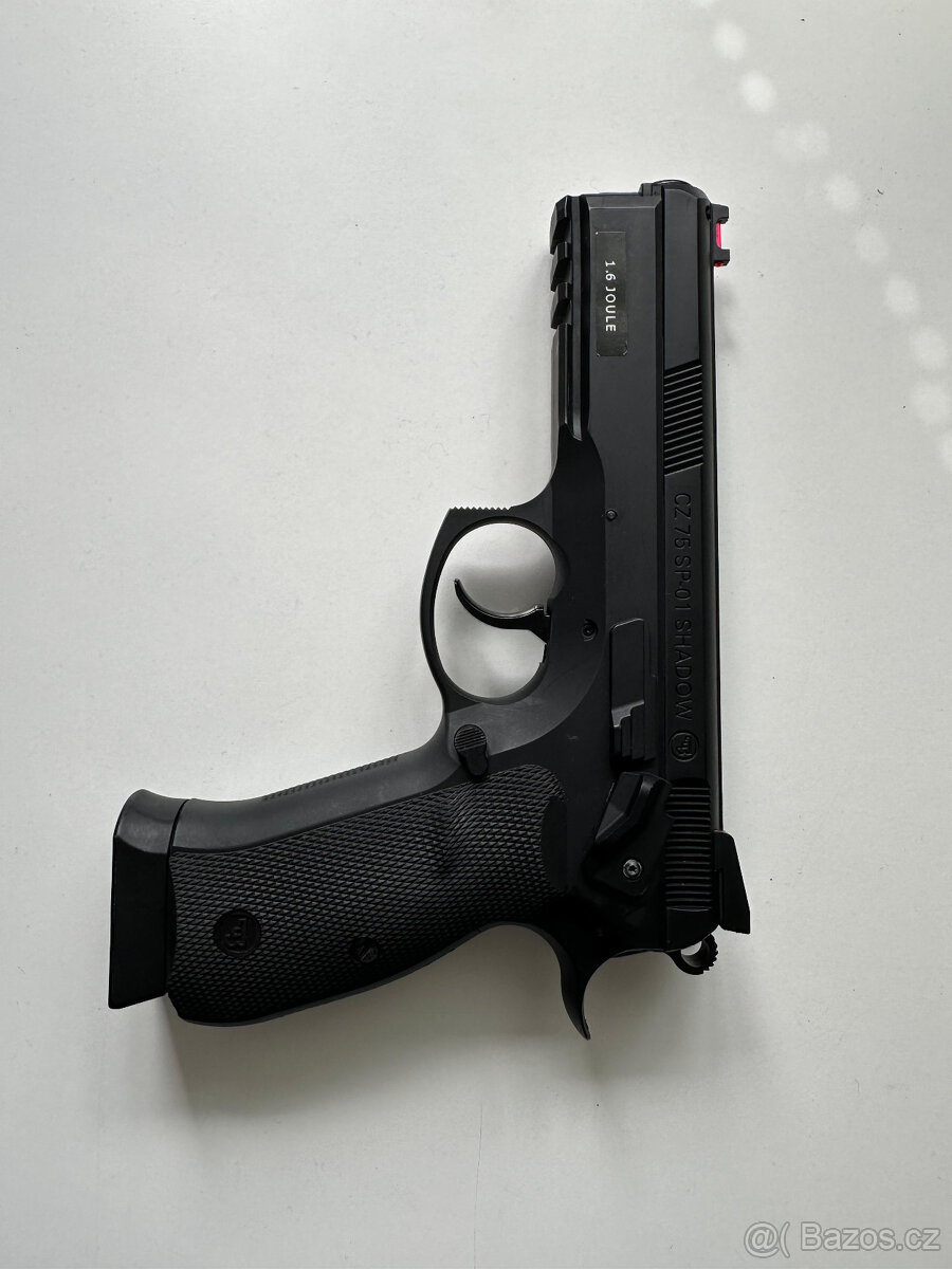 Airsoftová zbraň M4 SALIENT ARMS - ABS se zaměřovačem