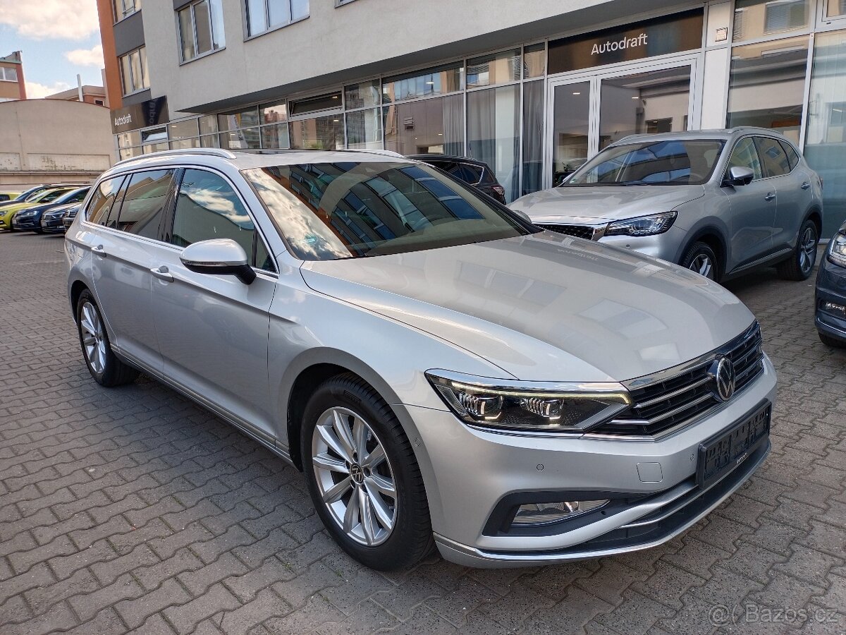 VW Passat B8 Variant 2.0TDI 110kW DSG Matrix ACC Panorama
