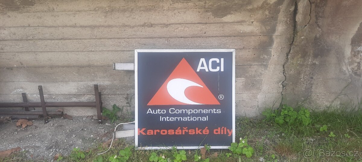 Světelná reklama na karosářské díly.