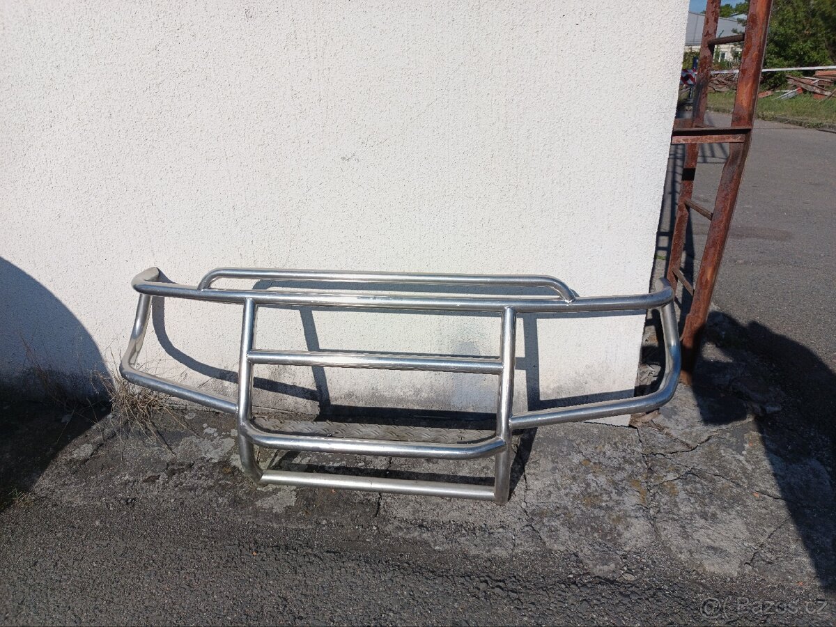 Přední rám Mitsubishi Pajero