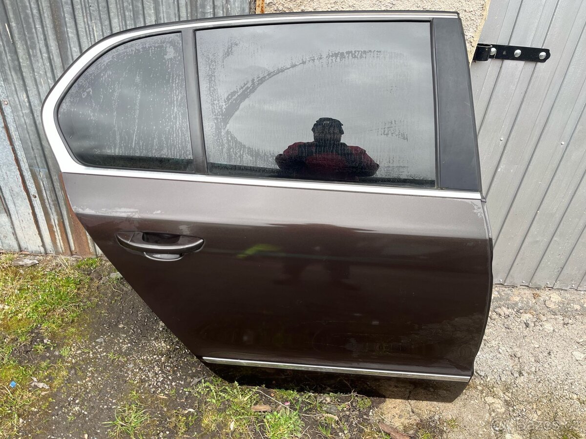 Zadni prave dvere skoda superb 2