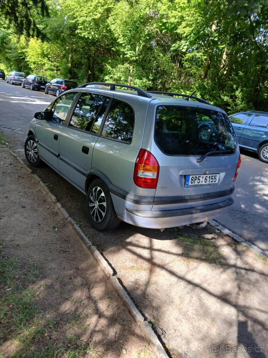 Prodám opla 7 místní .1.8.bencin .