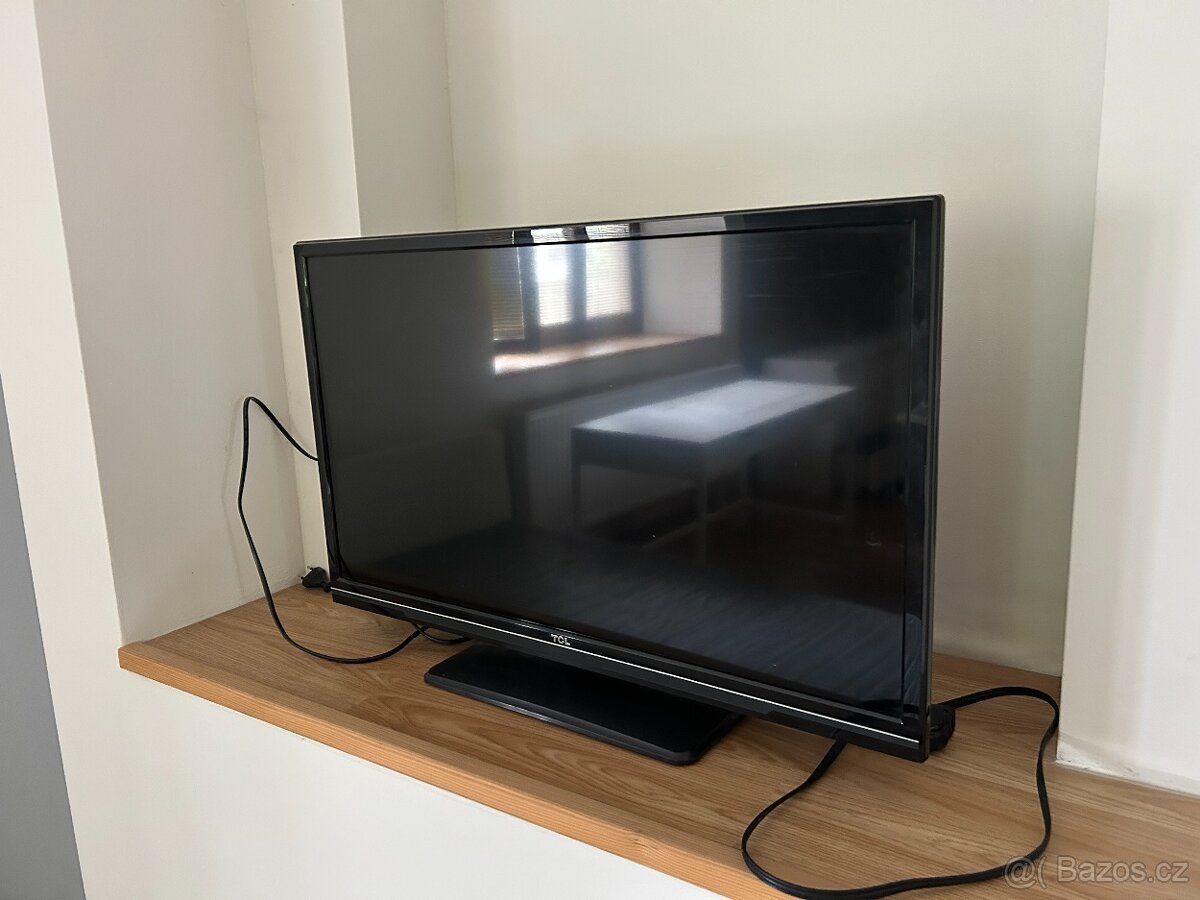 HD LED televize TCL L32E3000C