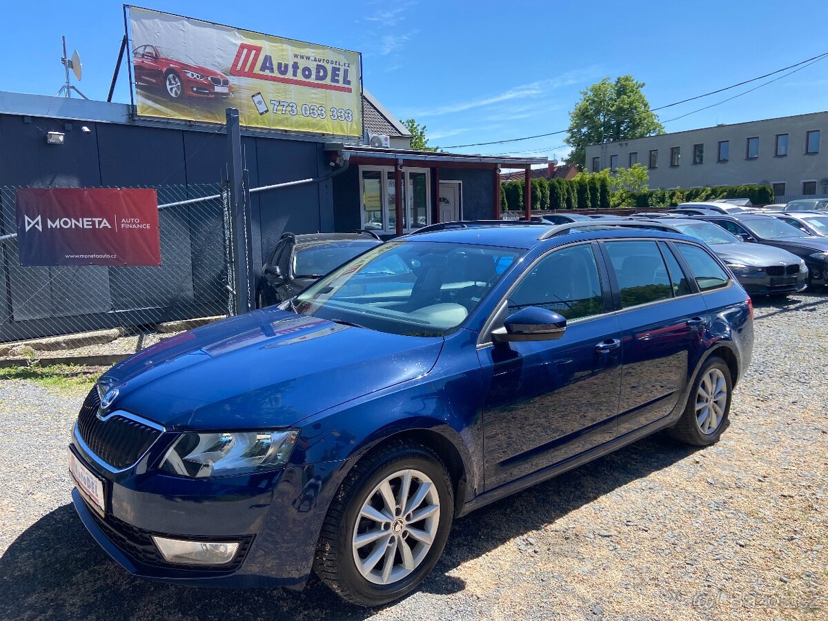Škoda Octavia 1.6 TDi DSG Navigace, Tempomat