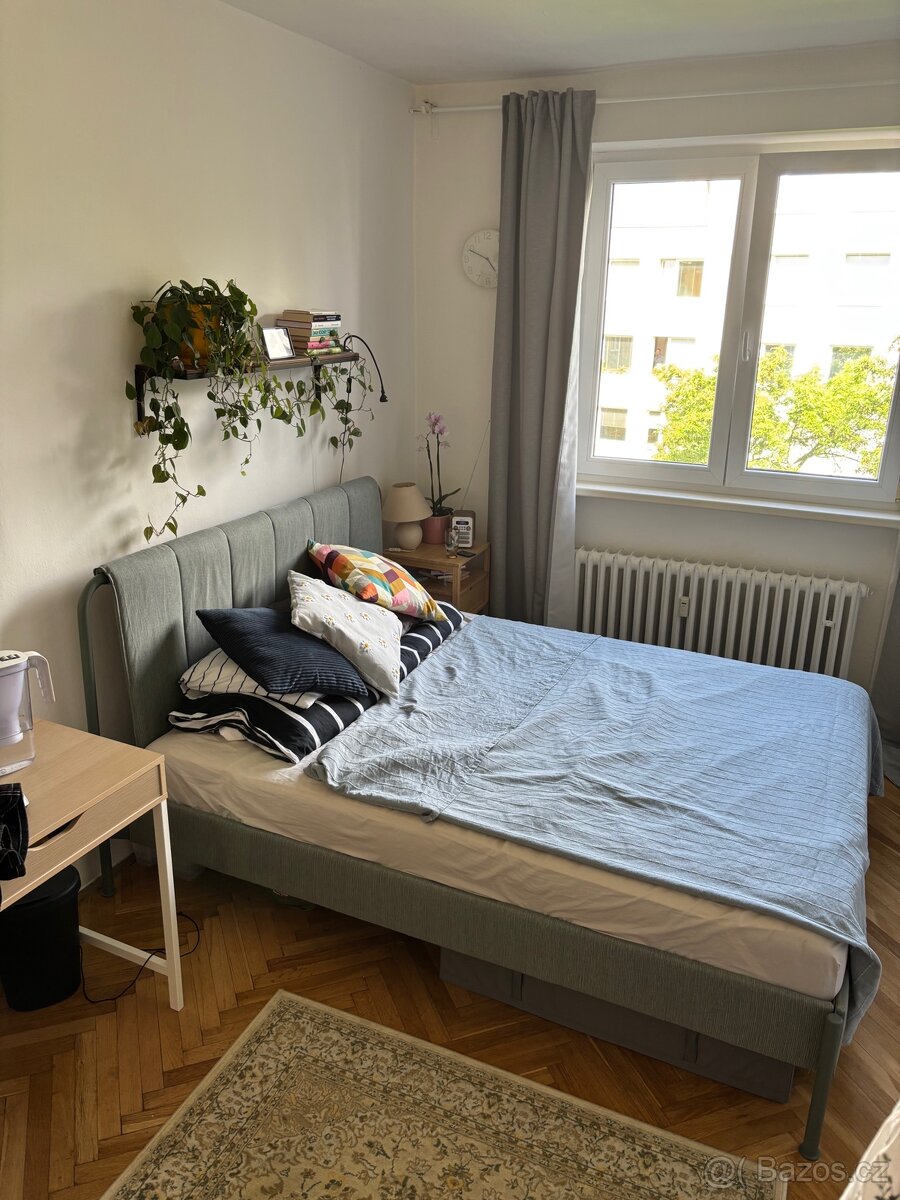 Postel dvojlůžko s matrací