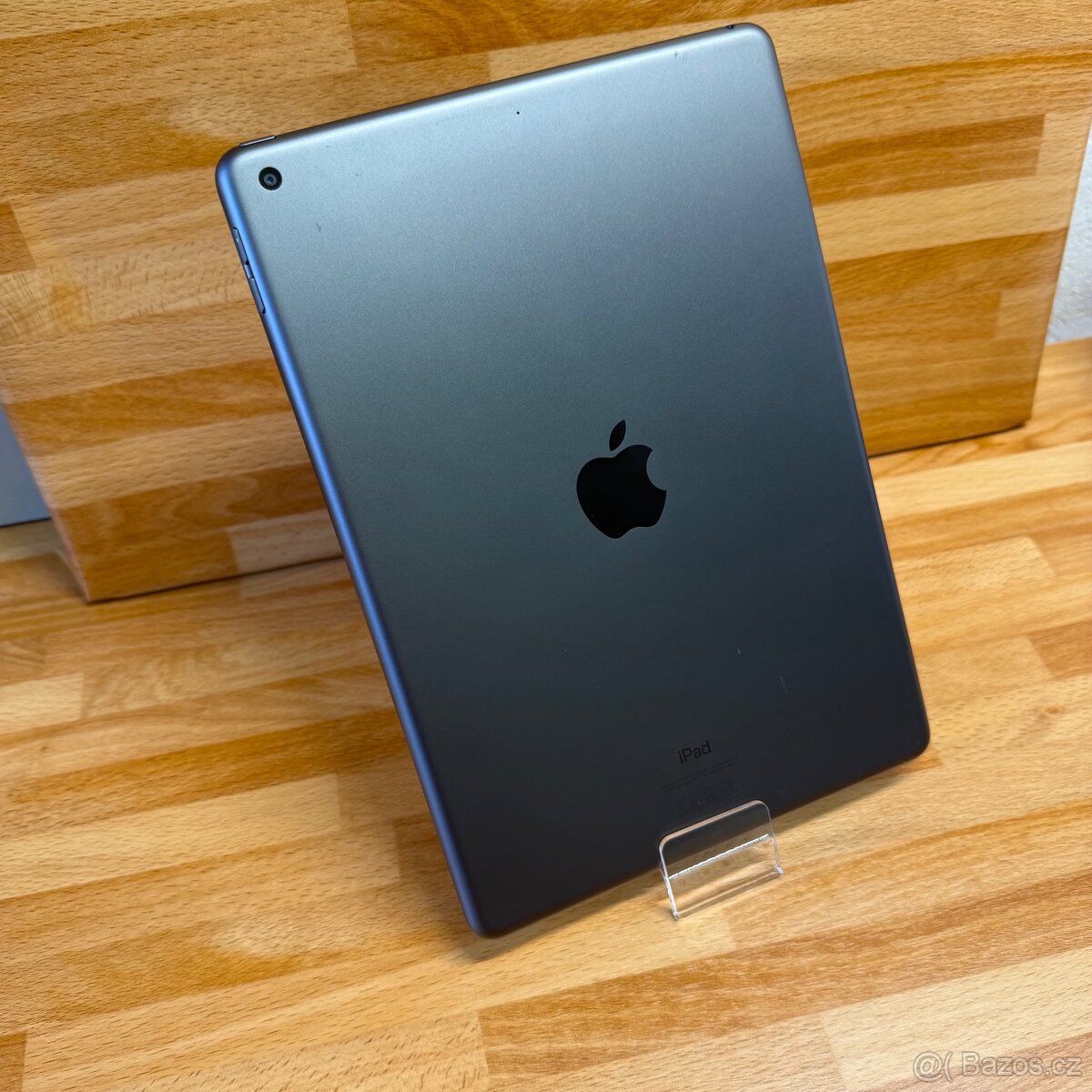iPad 8 32GB, pěkný stav (12 měsíců záruka)