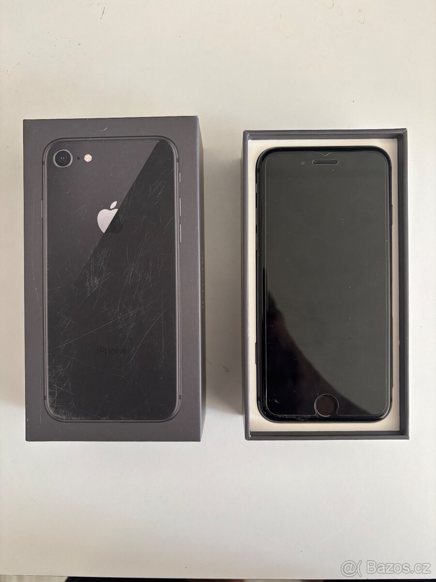 iPhone 8 - skvělý stav