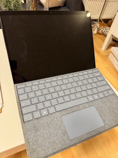 Microsoft Surface Pro 9 – 16 GB RAM, 256 GB SSD, klávesnice