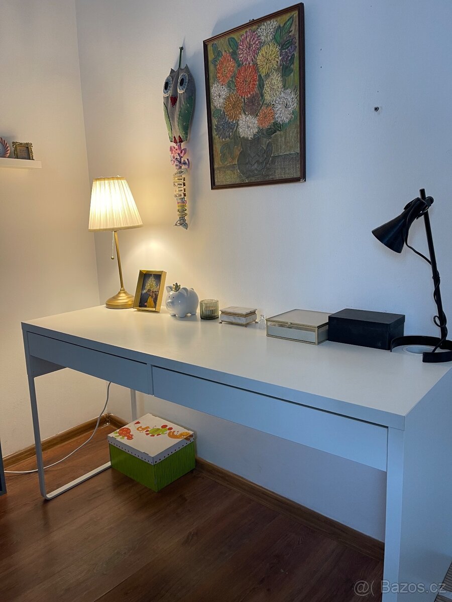 Psací stůl MICKE IKEA