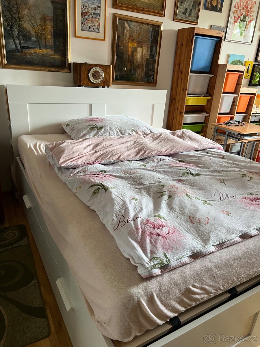 Manželská postel s úložným prostorem + roštem a matrací