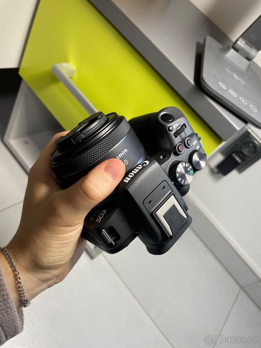 Canon EOS R10 a objektiv RF 50mm f/1.8 STM