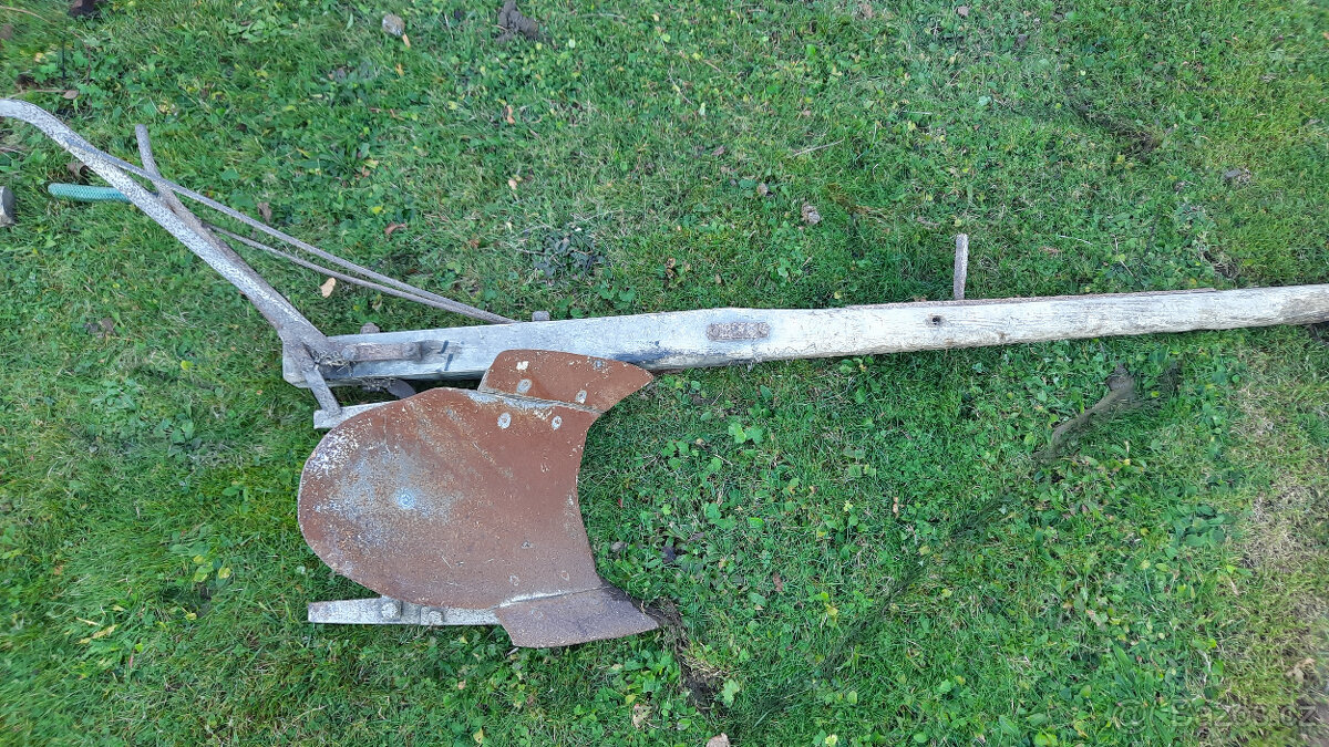 Koňský pluh, brány, čert.