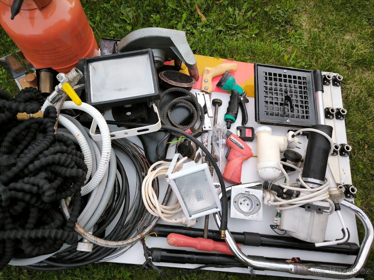 MIX z úklidu garáže, vše za 400 Kč