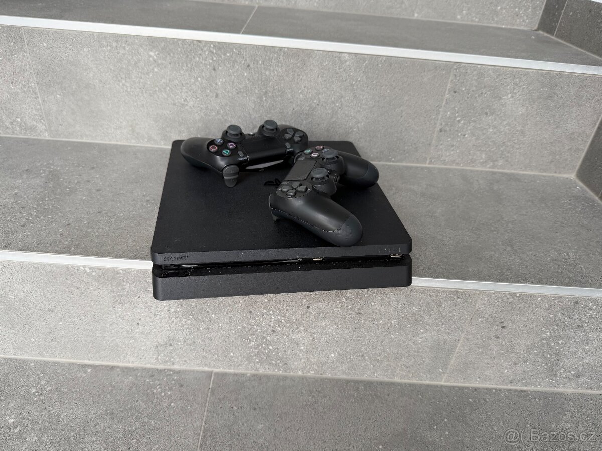 PS4 Slim + 2 x Dulashock 4 ovládače