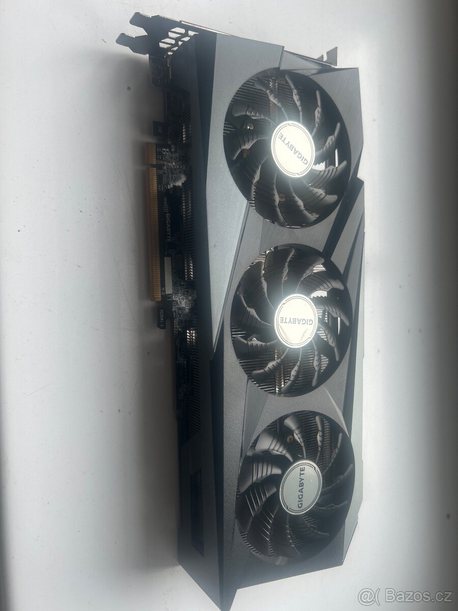 Prodám amd Radeon rx 7600 gaming oc 8 gb