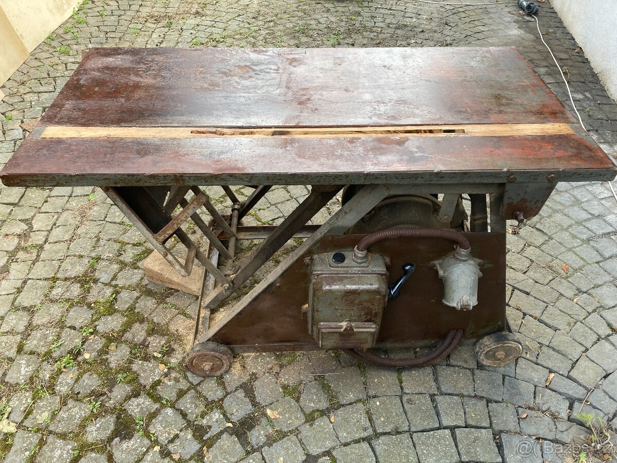 Cirkulárka s kolébkou