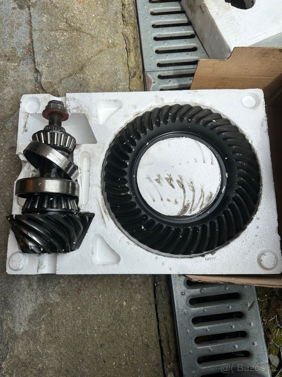 Ford Mustang 3.35 převod 8”8 palců