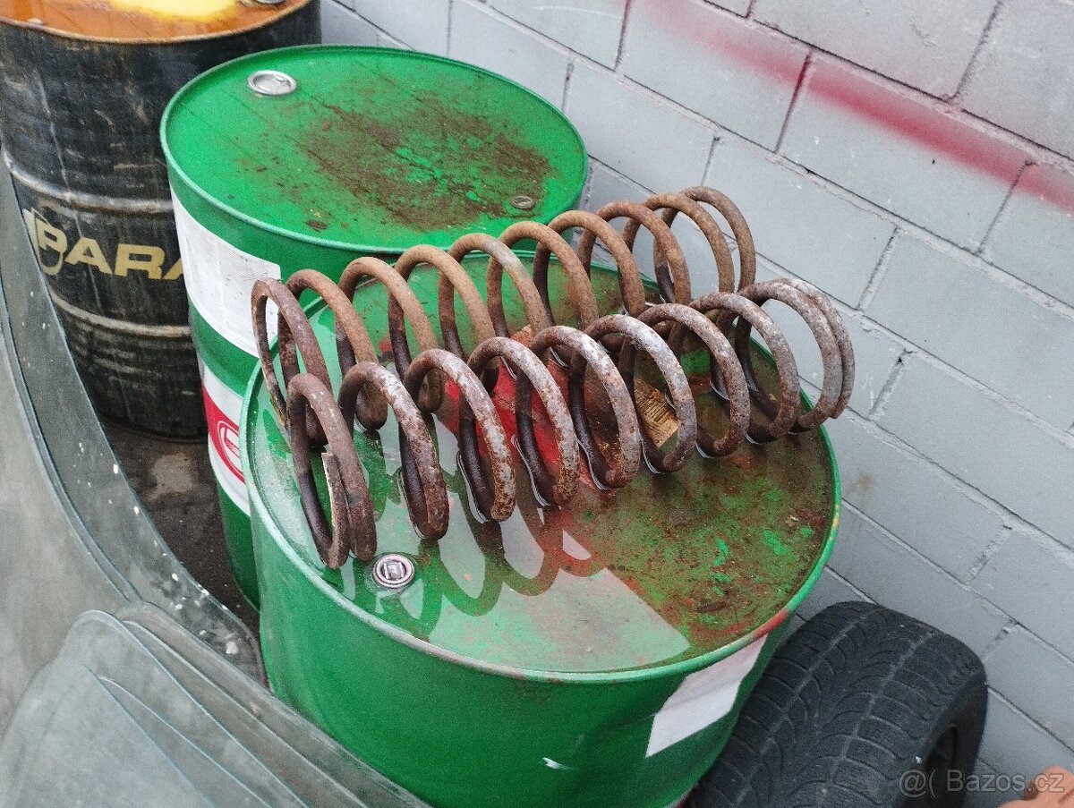 Zadní pruziny na Tatra 603 i předni