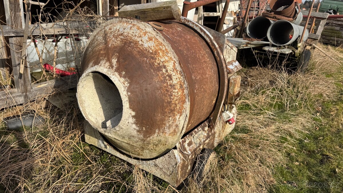 Stavební míchačka UM 150